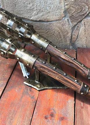 Настенный светильник ручной ковки с двумя фонарями