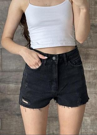 Жіночі шорти