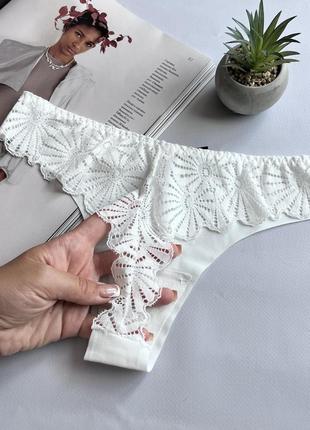 Бесшовные бразилианы на завышенную посадку с кружевом сзади 😍