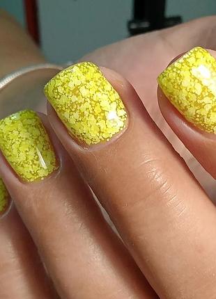 Цветной гель лак с хлопьями