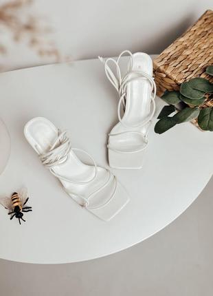 Брендові босоніжки