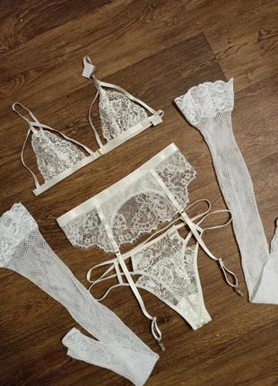 Комплект белья кружевной+ чулочки размер л новый