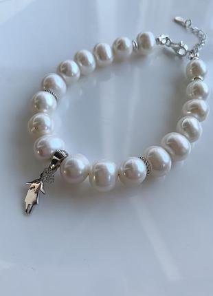 Стильний срібний браслет із натуральних перлів із цікавим підвісом "надійка"2 фото