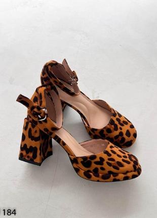 Жіночі коричневі туфлі на підборах еко-замша весна осінь5 фото