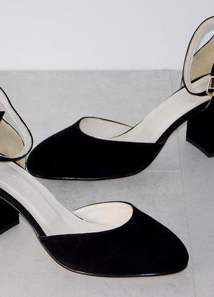 Туфлі замшеві на стійкому підборі жіночі з ремінцем чорні9 фото