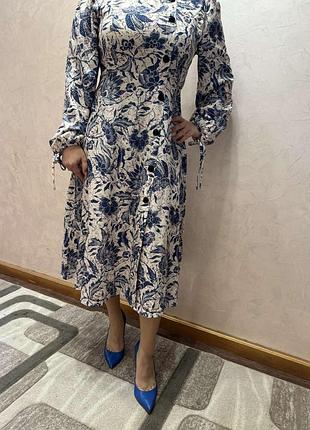 Платье в цветочную роспись