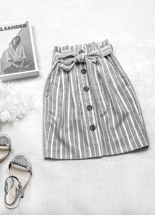 Стильная юбка h&m в полоску серого цвета с поясом и красивыми пуговицами