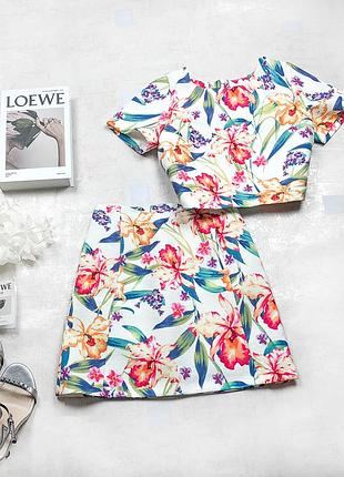 Роскошный костюм-двойка miss selfridge с кроп-топом и мини-юбкой цветочно-тропическим принтом