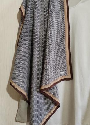 Шелковый платок с лого бренда