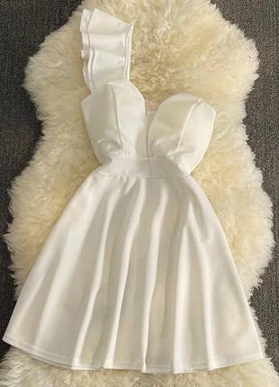 Біла сукня міні