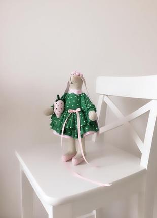 Летняя зайка тильда в зеленом платье подарок декор дома4 фото
