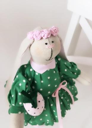 Летняя зайка тильда в зеленом платье подарок декор дома5 фото