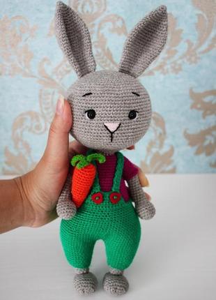 М'яка іграшка зайчик з великою морковкою та добрими очима, подарунок онучці.3 фото