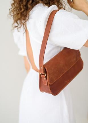 Женская сумка багет ручной работы из натуральной винтажной кожи коньячного цвета8 фото