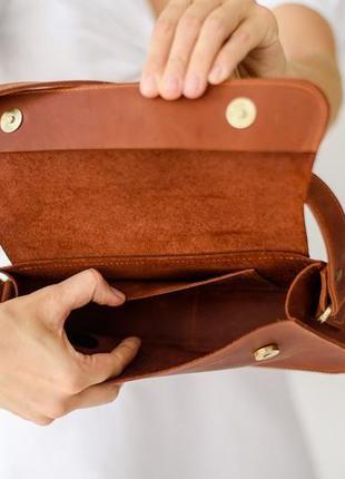 Женская сумка багет ручной работы из натуральной винтажной кожи коньячного цвета5 фото