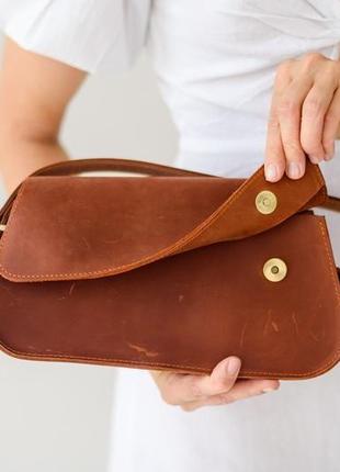 Женская сумка багет ручной работы из натуральной винтажной кожи коньячного цвета4 фото