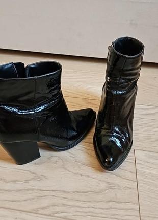 Козаки черевики asos лаковані