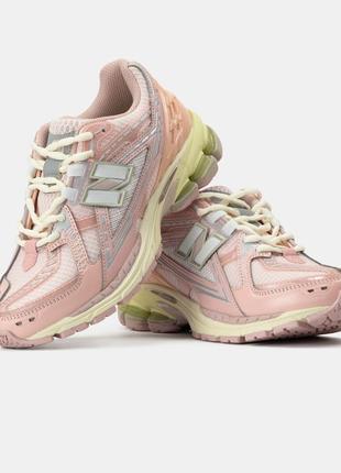 Кроссовки new balance 1906 pink beige