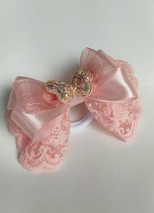 Бант із метеликом рожево-персиковий