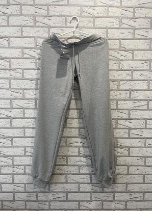 Новые спортивные штаны спортивные женские nike