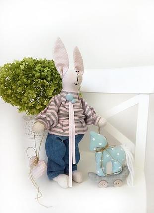 Зайка в свитшоте джинсах оригинальный подарок тильда заяц игрушка тёплая зая