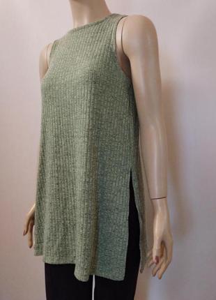 Удлиненный топ с разрезами