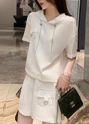 Костюм с шортами