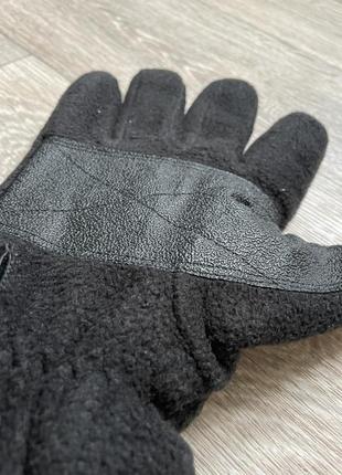 Перчатки от бренда the north face