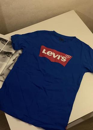 Футболка від levi’s