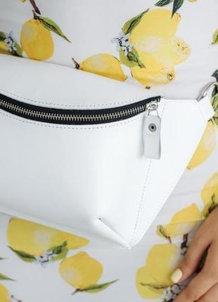 Женская сумка бананка на пояс или через плечо ручной работы из натуральной кожи c легким ма3 фото