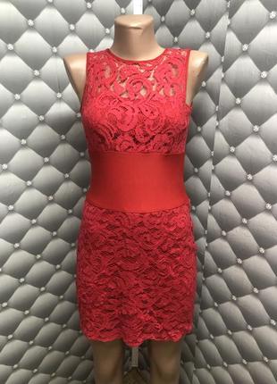 Платье кружевное