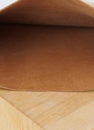 Чехол для macbook ручной работы арт. flick из натуральной полуматовой кожи коньячного цвета4 фото