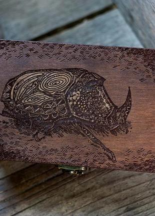 Шкатулка "жук-носорог"