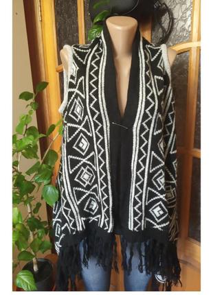 Тепленький жіночий  в'язаний кардиган кофта  накидка
двостороння
б/у, в гарному стані
розмір підійде на 48-52
колір чорний, світло-сірий