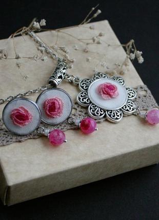 Рожевий малиновий кулон підвіска на ланцюжку з агатом ніжні прикраси з трояндами5 фото