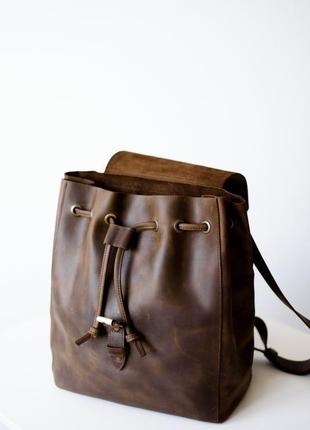 Изящный женский рюкзак ручной работы из натуральной винтажной кожи коричневого цвета7 фото