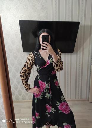 Шифоновое платье 👗 на запах, оригинальная комбинация расцветки, лёгкое, яркое. больше интересных вещей смотрите у меня на страничке 😀