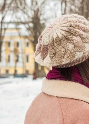 Бежевий берет для жінки дівчини, вязана тепла шапка біла обємна