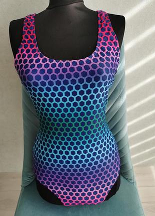 Яскравий спортивний купальник