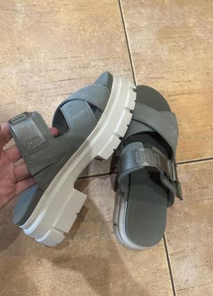 Шльопанці, босоніжки ugg