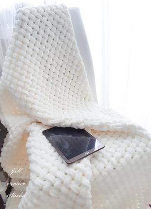 Плед из плюшевой пряжи