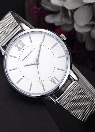 Стильные женские наручные часы