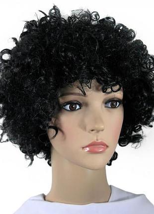 Перука для негра чорного кольору кучерява карнавальна реалістична