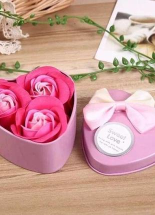 Шкатулка розовая сердце с 3-мя розами из мыла