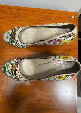 Винтажные туфли gucci с цветочным принтом4 фото