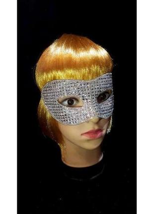 Маска белая с камнями