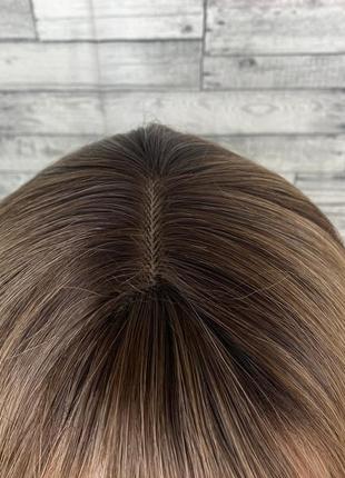 Парик женский каре русый с темными корнями с челкой и пробором