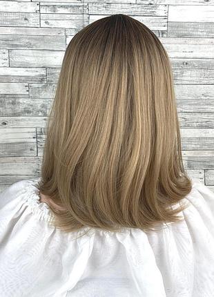 Парик женский каре русый с темными корнями с челкой и пробором