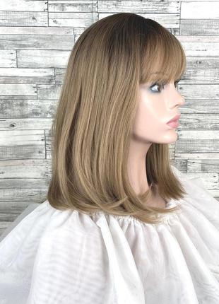 Парик женский каре русый с темными корнями с челкой и пробором