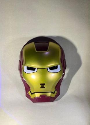 Маска залізна людина, що світиться